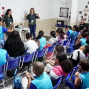 Alunos do 4º ano participam de atividade sobre reciclagem e consumo consciente em escola de São Gonçalo