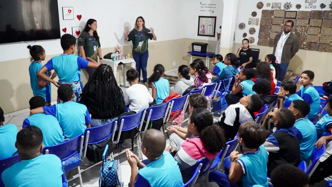 Alunos do 4º ano participam de atividade sobre reciclagem e consumo consciente em escola de São Gonçalo Alunos do 4º ano participam de atividade sobre reciclagem e consumo consciente em escola de São Gonçalo