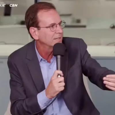 Eduardo Paes durante atividade política no Rio de Janeiro