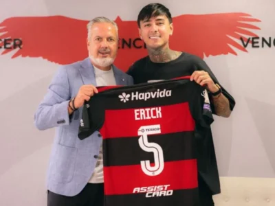 Erick Pulgar durante atividade pelo Flamengo após renovar contrato até 2029