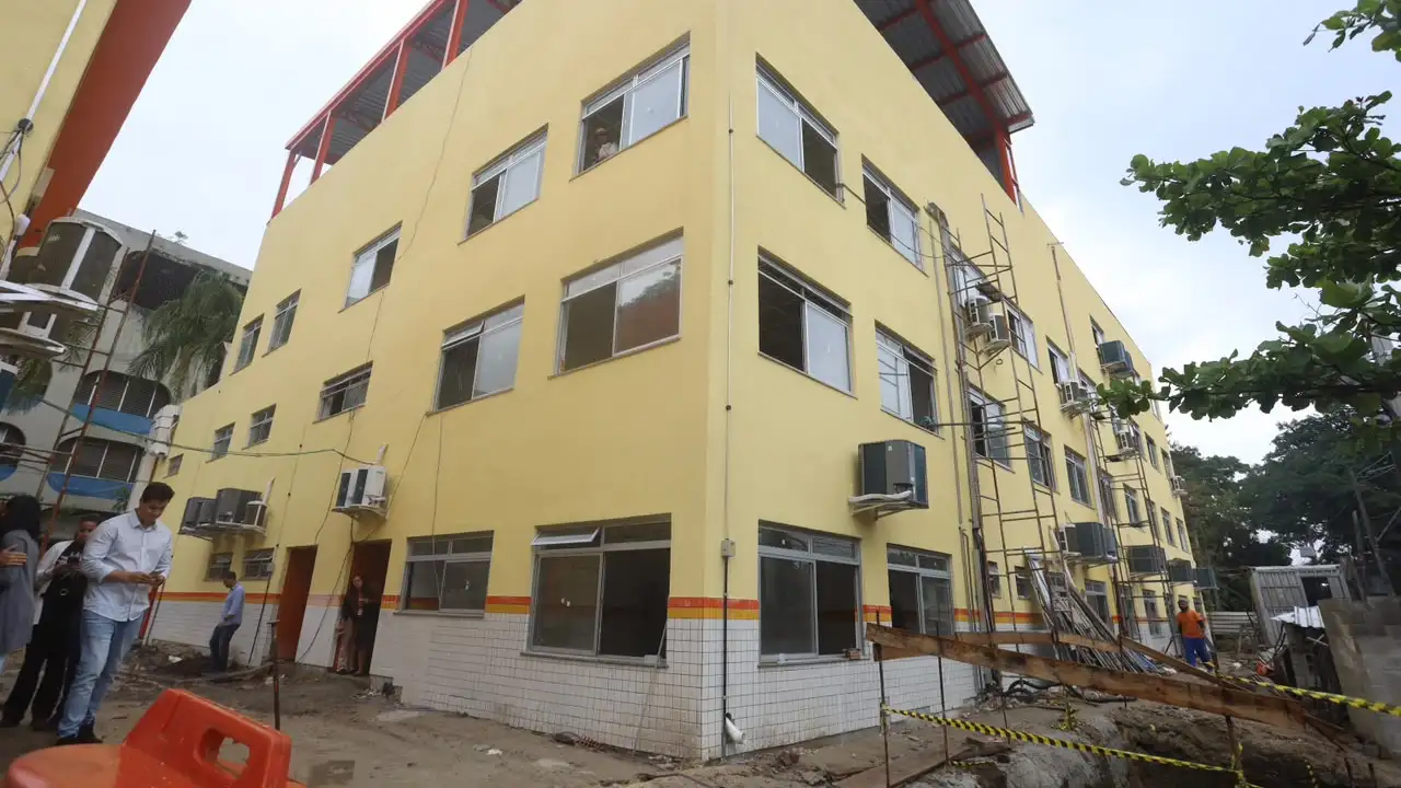 Obras da Escola Municipal Lucília Gomes Monteiro da Silveira, no Engenho do Mato, que terá 400 vagas em tempo integral