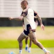 Everton Cebolinha durante partida pelo Flamengo antes de decidir seu futuro para 2027