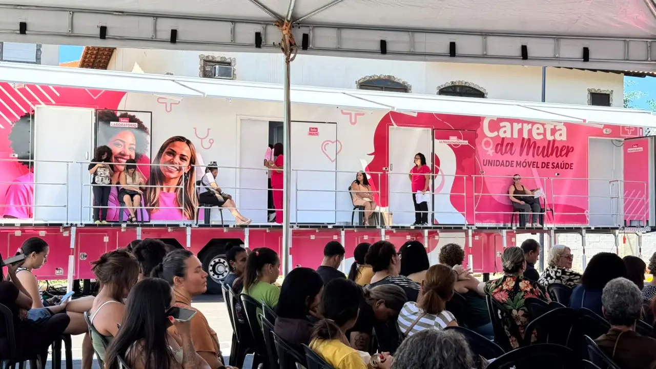 Unidade móvel de Saúde da Mulher em atendimento no Centro de Maricá Unidade móvel de Saúde da Mulher em atendimento no Centro de Maricá