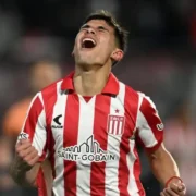 Fabricio Pérez em atuação pelo Estudiantes durante partida do futebol argentino