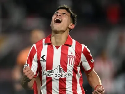 Fabricio Pérez em atuação pelo Estudiantes durante partida do futebol argentino