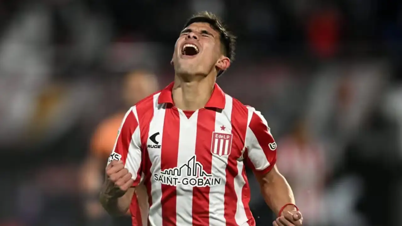 Fabricio Pérez em atuação pelo Estudiantes durante partida do futebol argentino