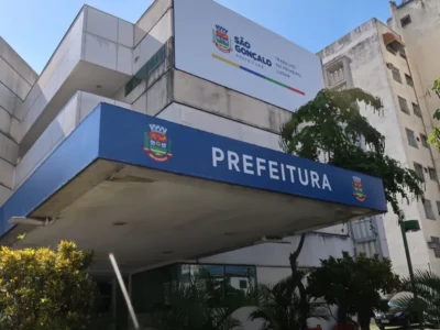 Fachada da Prefeitura de São Gonçalo; feriadão altera funcionamento dos serviços municipais