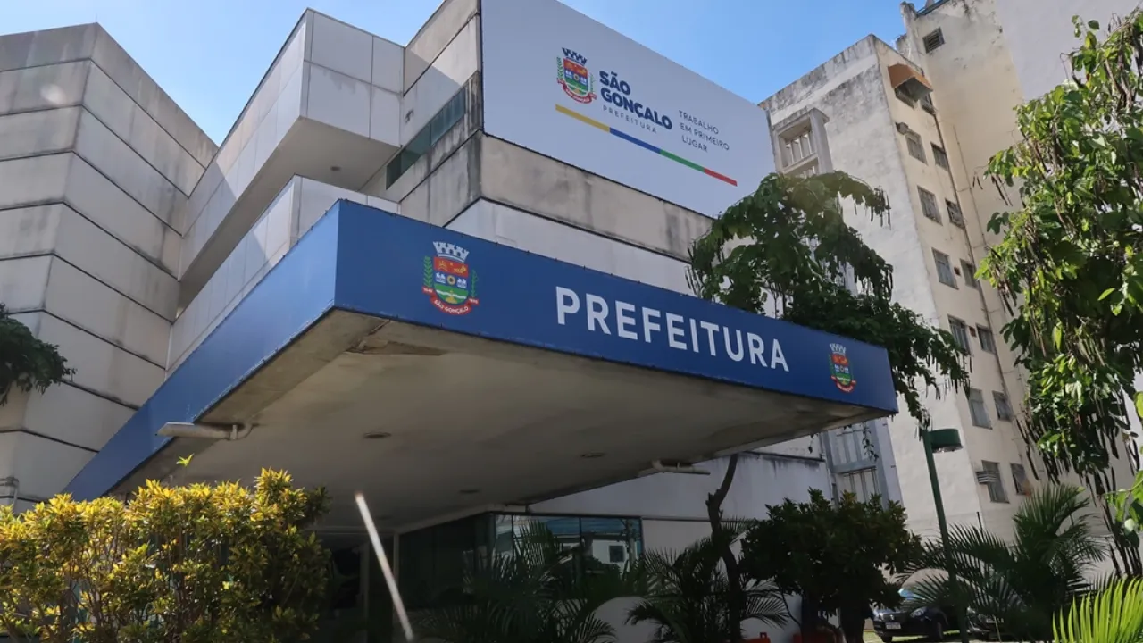 Fachada da Prefeitura de São Gonçalo; feriadão altera funcionamento dos serviços municipais