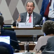 Senadores durante sessão da CCJ que analisou a PEC do fim da escala 6x1 no Senado