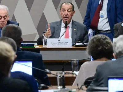Senadores durante sessão da CCJ que analisou a PEC do fim da escala 6x1 no Senado