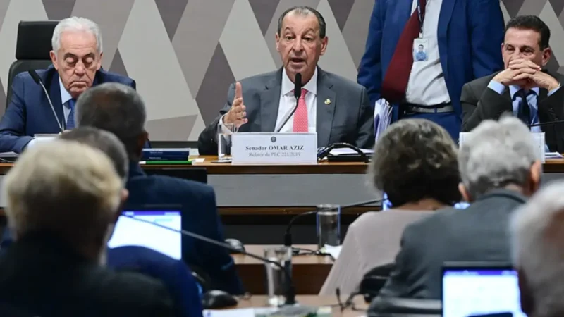 Senadores durante sessão da CCJ que analisou a PEC do fim da escala 6x1 no Senado