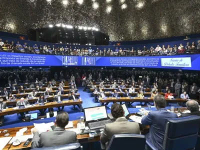 Trabalhadores durante jornada de trabalho em atividade profissional