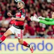 Arrascaeta comemora gol do Flamengo contra o Independiente del Valle no Maracanã pela Libertadores