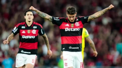 Carrascal comemora pelo Flamengo durante vitória sobre o Mirassol no Campeonato Brasileiro