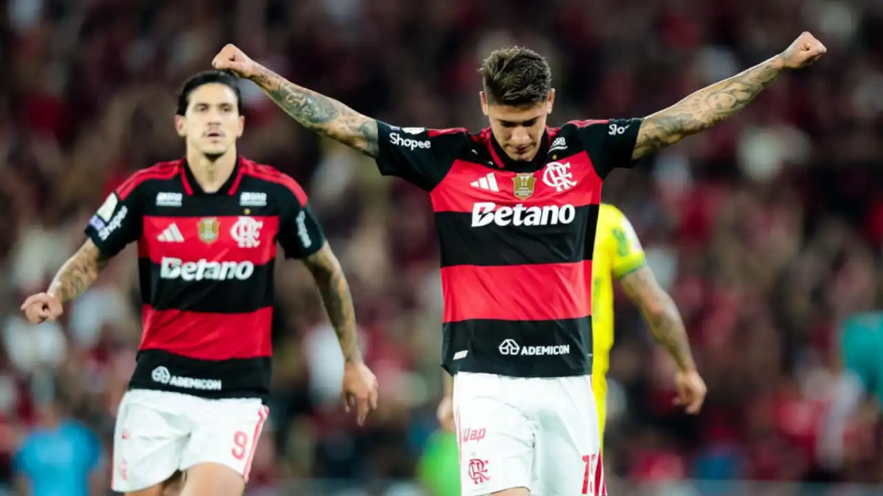Carrascal comemora pelo Flamengo durante vitória sobre o Mirassol no Campeonato Brasileiro