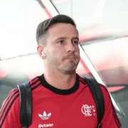 Saúl durante partida do Flamengo na temporada 2026