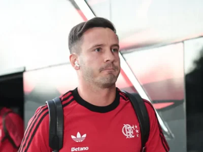 Saúl durante partida do Flamengo na temporada 2026