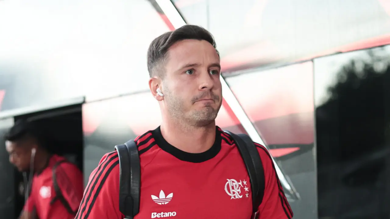Saúl durante partida do Flamengo na temporada 2026