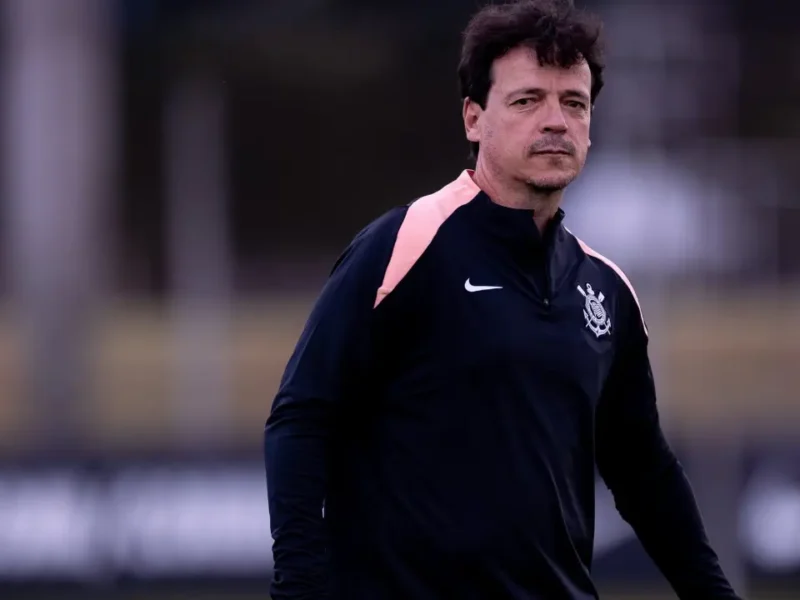 Jogadores do Fluminense durante partida fora de casa antes do confronto com o Corinthians pelo Brasileirão