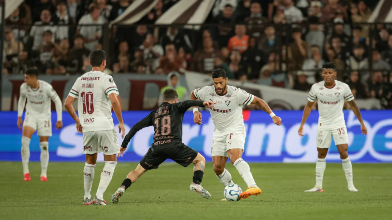 Jogadores do Fluminense durante partida fora de casa na temporada de 2026 Jogadores do Fluminense durante partida fora de casa na temporada de 2026