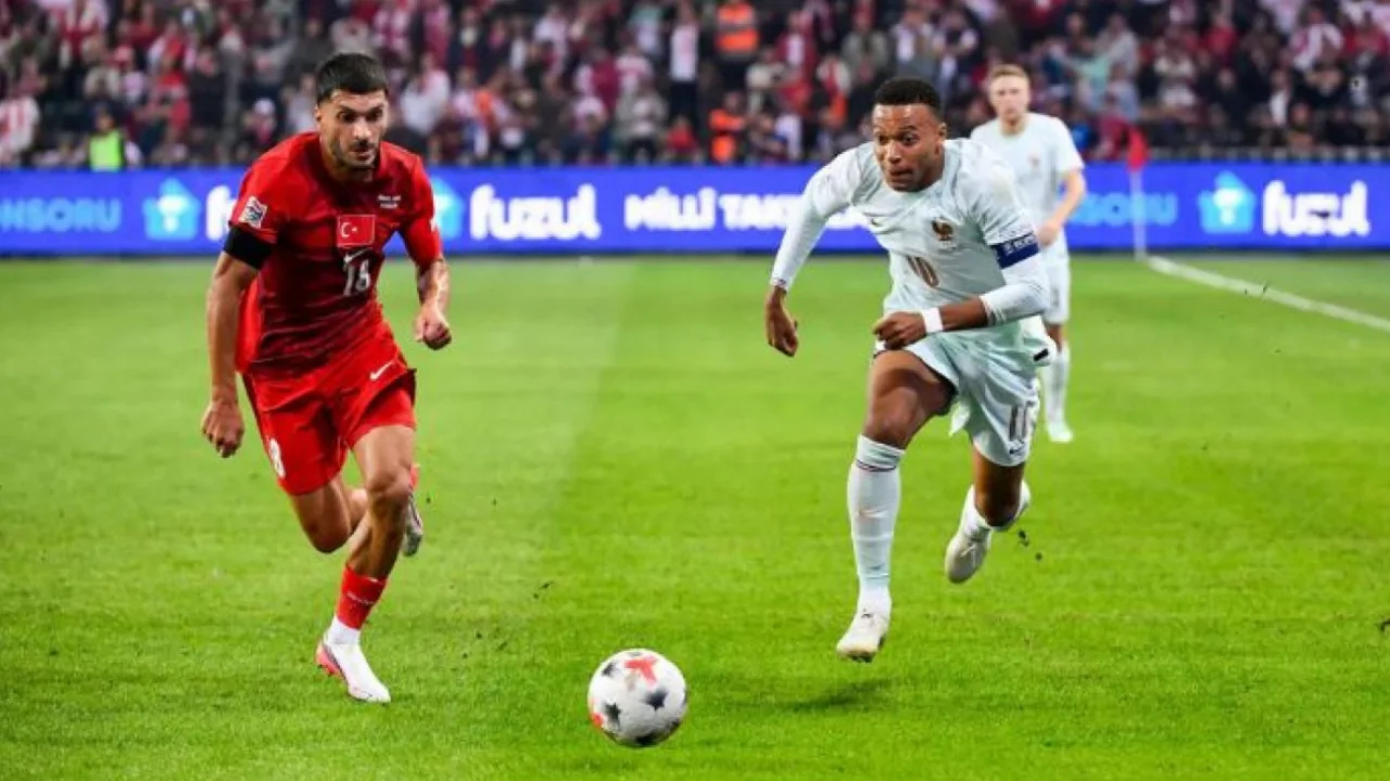 Kylian Mbappé durante partida da França pela Liga das Nações da Uefa