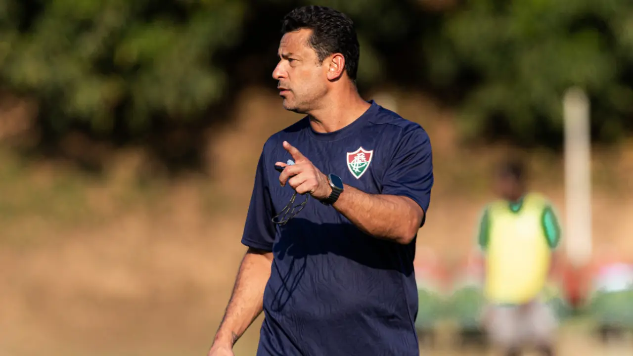 Fred durante trabalho como treinador do time Sub-20 do Fluminense em Xerém