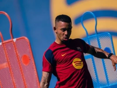 Gabriel Jesus durante atividade de treinamento pelo Barcelona antes de possível estreia contra o Valencia