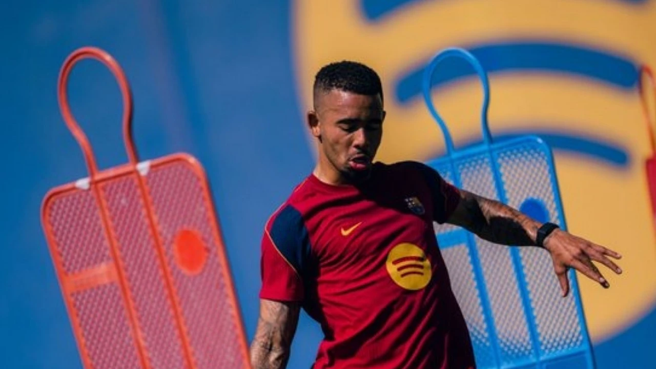 Gabriel Jesus durante atividade de treinamento pelo Barcelona antes de possível estreia contra o Valencia