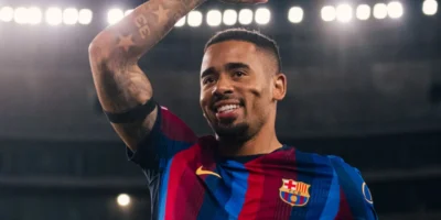 Gabriel Jesus comemora primeiro gol pelo Barcelona na vitória sobre o Feyenoord pela Champions League 2026/27