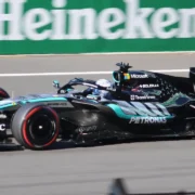 Mercedes de George Russell em ação durante a temporada 2026 da Fórmula 1