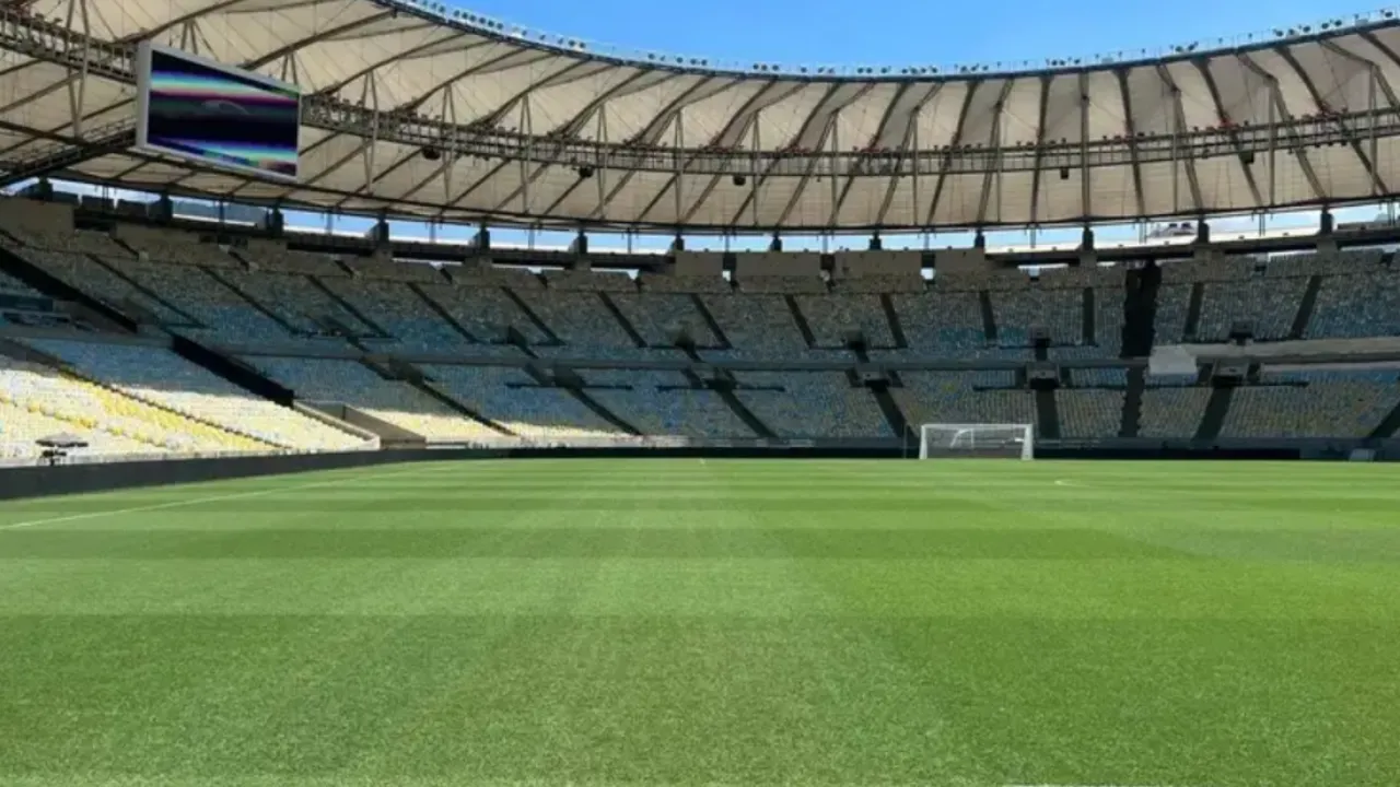 Gramado do Maracanã durante partida do Flamengo pela Libertadores Gramado do Maracanã durante partida do Flamengo pela Libertadores