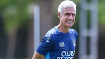 Luís Castro durante passagem pelo Grêmio antes da demissão
