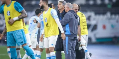 Renato Gaúcho com jogadores do Grêmio antes do confronto com o Palmeiras pelo Campeonato Brasileiro