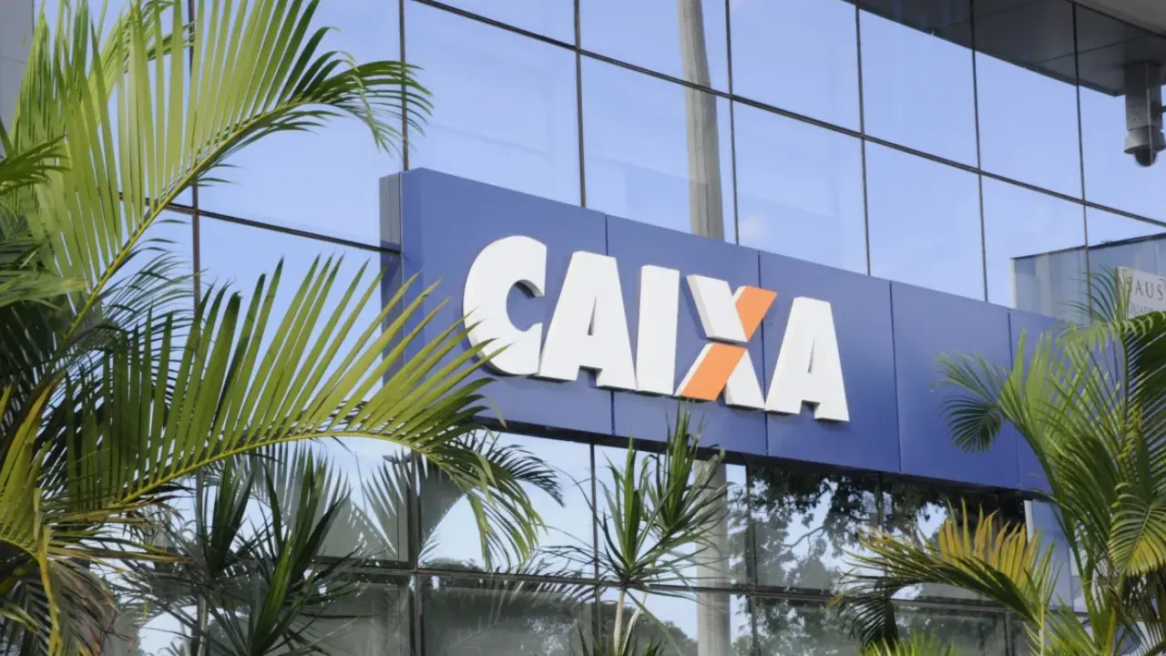 Fachada da Caixa Econômica Federal durante greve nacional dos empregados