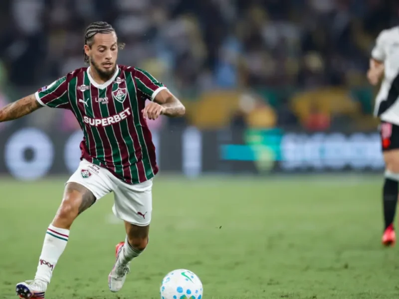 Guga em atuação pelo Fluminense no clássico contra o Vasco no Maracanã