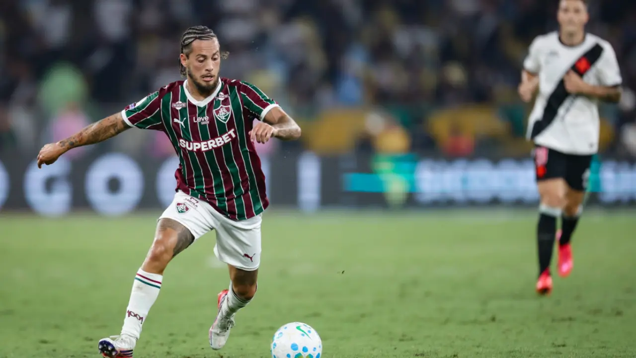 Guga em atuação pelo Fluminense no clássico contra o Vasco no Maracanã