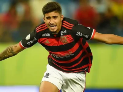 Guilherme Gomes durante partida pelo Flamengo antes de negociação com o Gil Vicente