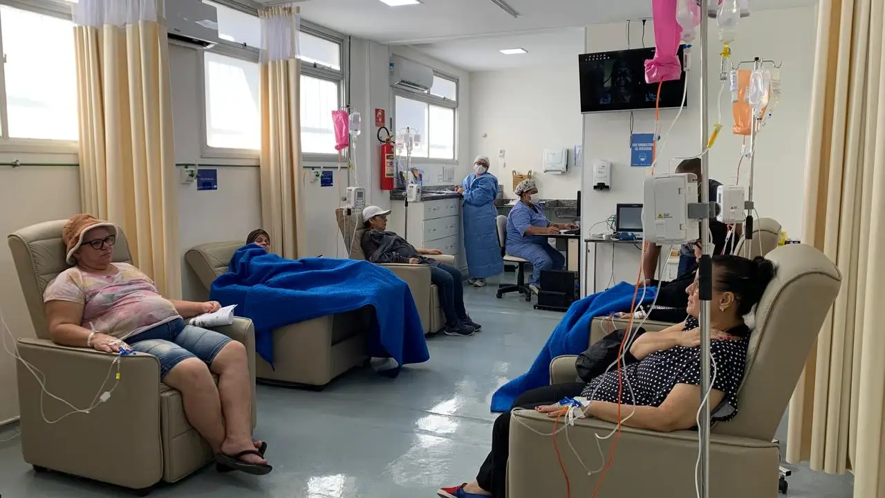 Setor de quimioterapia do Hospital do Câncer e do Coração, na Lagoinha, em São Gonçalo