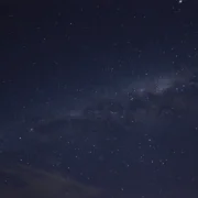 Céu estrelado durante a madrugada do horóscopo de 4 de setembro de 2026