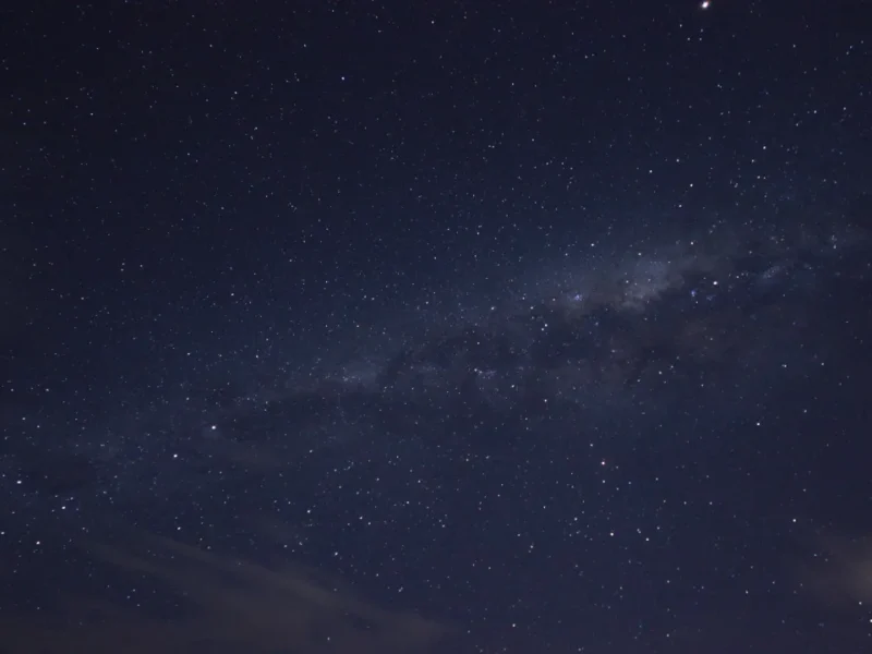 Céu estrelado durante a madrugada do horóscopo de 4 de setembro de 2026