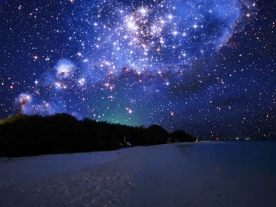Céu estrelado sobre paisagem noturna no horóscopo de 6 de setembro de 2026