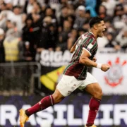 Hulk comemora gol pelo Fluminense durante sequência de destaque na temporada