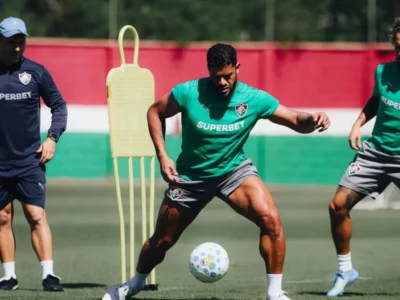 Hulk em ação pelo Fluminense antes das quartas de final da Libertadores contra o Platense