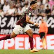 Hulk comemora um dos gols do Fluminense na vitória sobre o Corinthians pelo Brasileirão