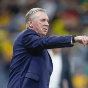 Carlo Ancelotti durante partida da Seleção Brasileira na temporada de 2026