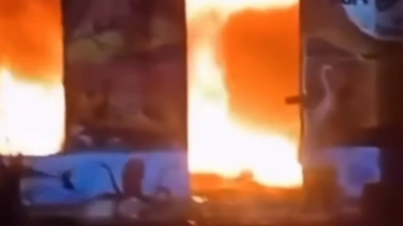 Incêndio atinge restaurante Toca do Peixe em São Gonçalo Incêndio atinge restaurante Toca do Peixe em São Gonçalo