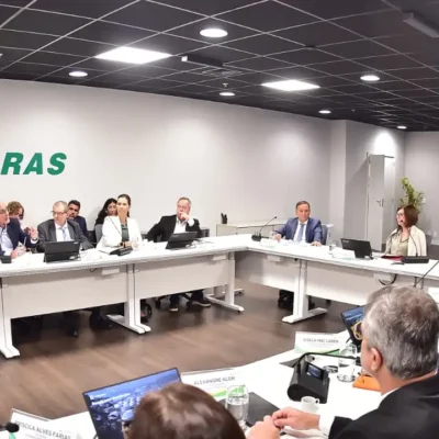 Petrobras, Niterói e setor naval discutem investimentos e novos contratos