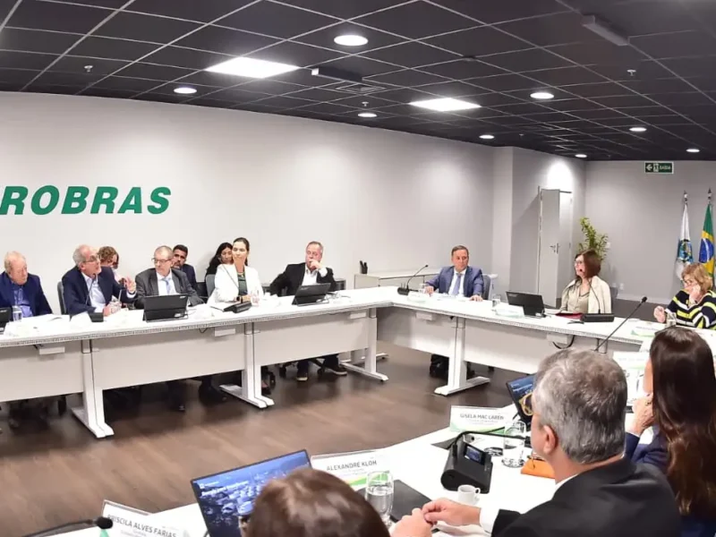 Petrobras, Niterói e setor naval discutem investimentos e novos contratos