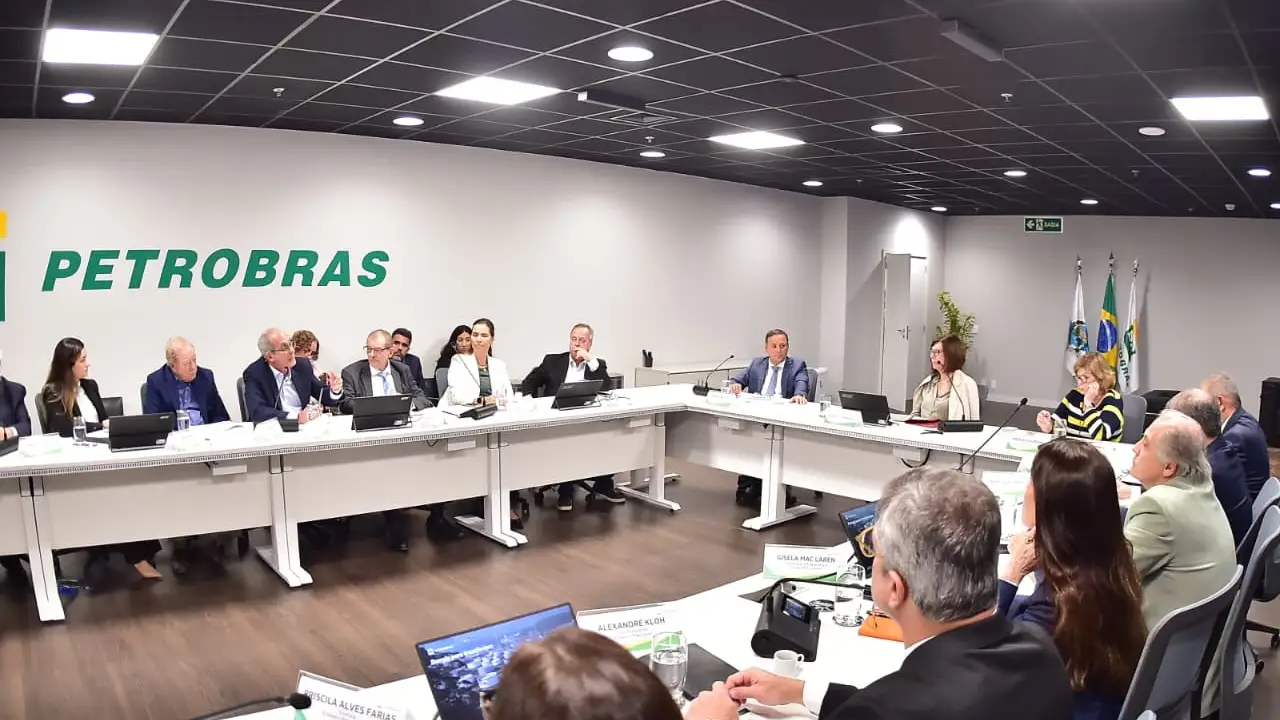 Petrobras, Niterói e setor naval discutem investimentos e novos contratos