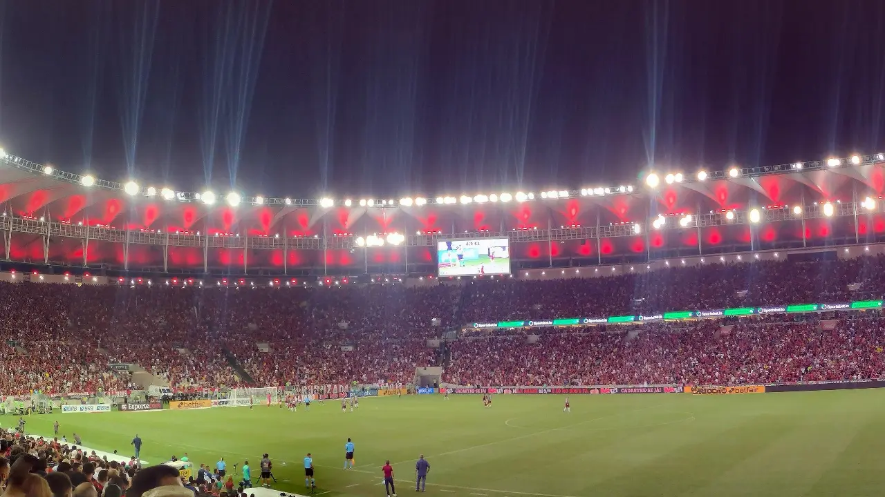 Maracanã em dia de clássico entre Flamengo e Fluminense pelo Campeonato Brasileiro